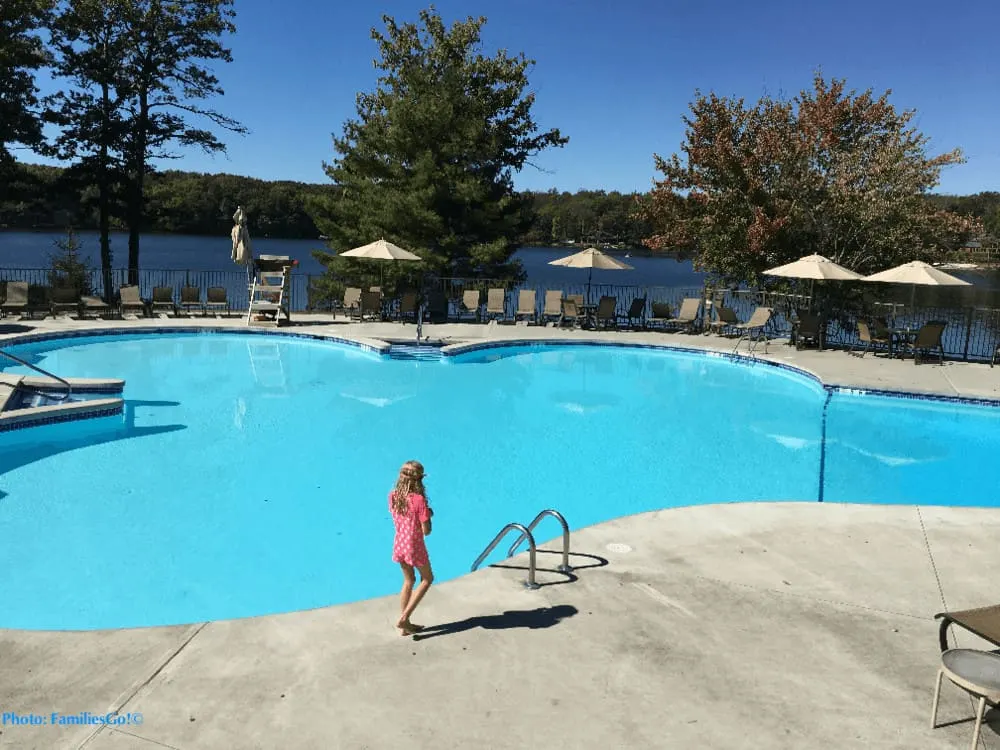 https://www.familiesgotravel.com/wp-content/uploads/2017/10/woodloch-pool.jpg.webp