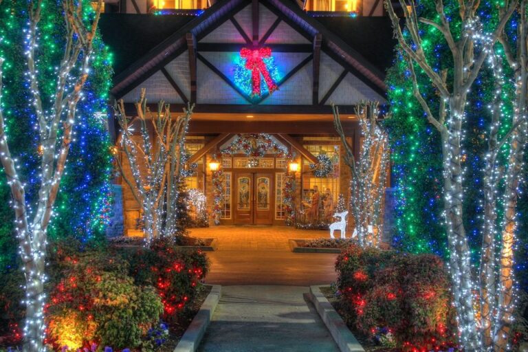 12 Hotels With Over The Top Gorgeous Christmas Decorations   Christmas Place Outside 768x512 