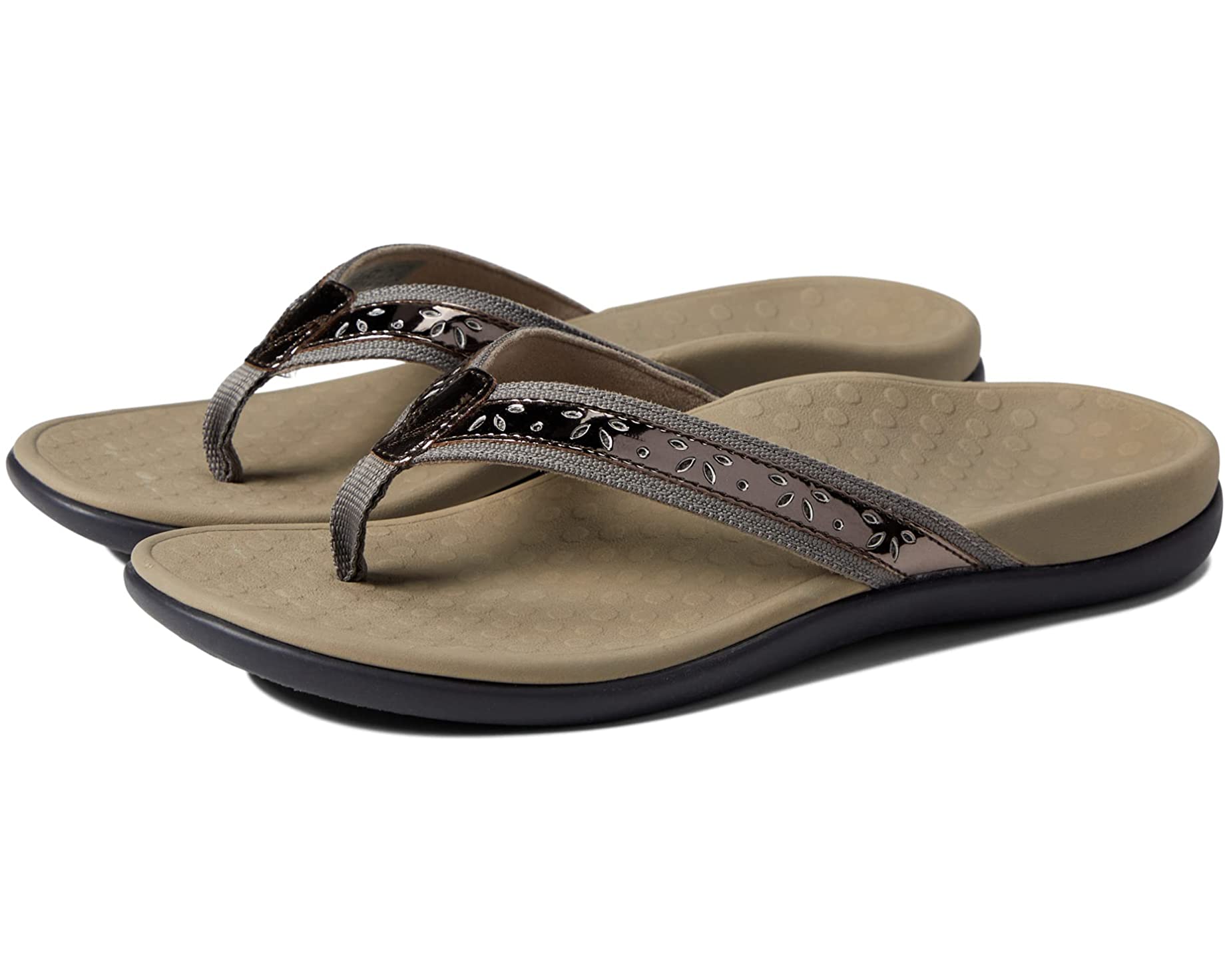 9 Cute Sandals For Moms That Travel Well & Keep Feet Happy